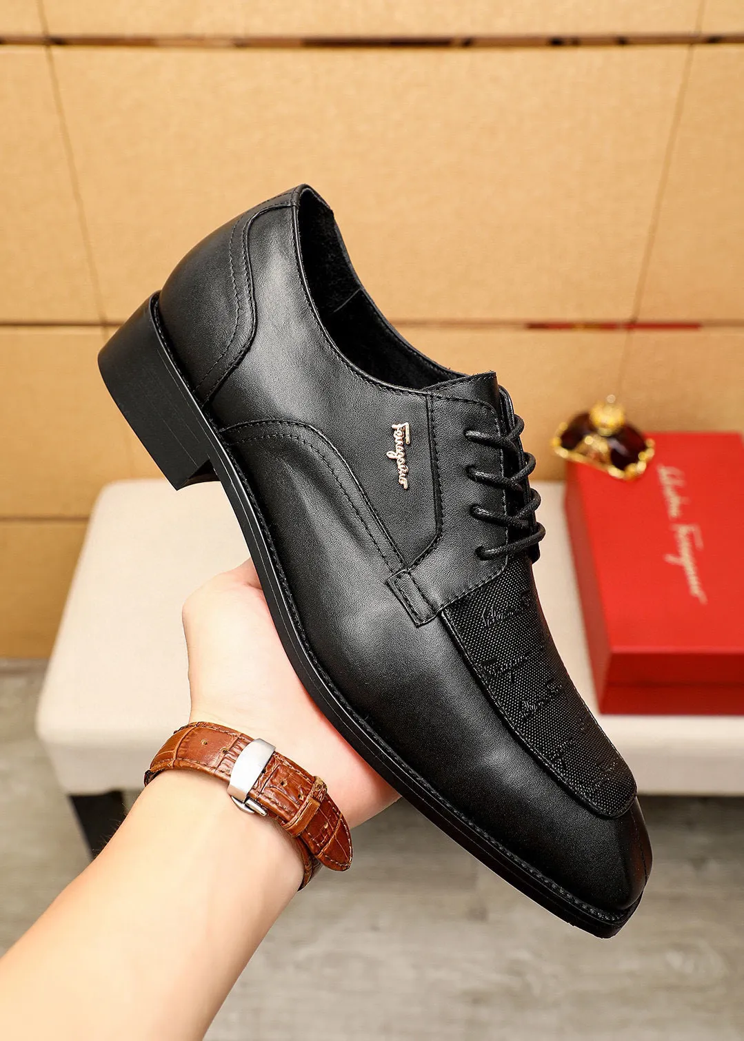 Men's shoes 💰442 💐 Product trademark: Ferragamo "Ferragamo" business leather shoes Regular size: 38-44 (45.46🉑️customized) Product materials: Selected imported first-layer calfskin embossed upper + luxury hardware buckle, imported water-dyed cow leather lining. Strong three-dimensional visual effect, original combination outsole Color: 1⃣️color optional